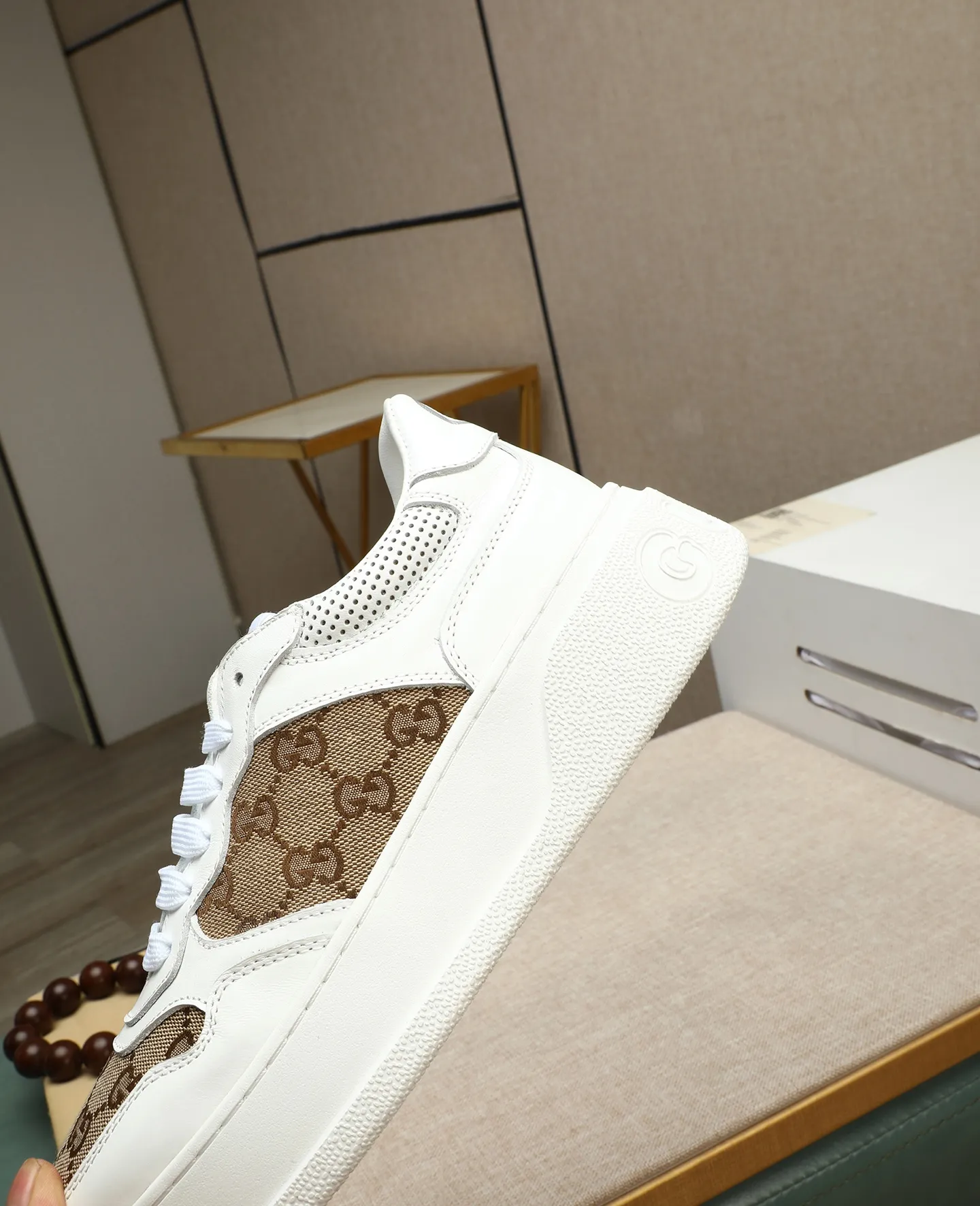 Men's shoes 💰400 GUCCI🔍🔍The latest models are on sale at the same time at the counter. Original calfskin imported from Italy, genuine leather lining, (high-end, extravagant, and classy) with exquisite workmanship. Soles: Original soles specially provided by the original factory. ⚠Exclusive double-layer movable molded soles are super comfortable⚠. Photos of the real thing🎬The real thing is better🔍🔍"High quality·Follow the order" Code number 38-44